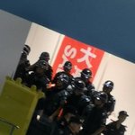 [모두드루와] <b>찬열</b> 세훈 중국팬싸 하는데 경호원 200명 와있대ㅋㅋㅋㅋ