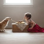 어린 소녀와 댕댕이의 <b>우정</b>