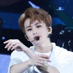 갤럭시 외길 걷는 남<b>돌</b>