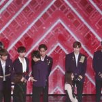 [모두드루와] <b>지효</b>한테 눈을 못떼는 강다니엘