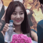 지효가 남팬과의 손깍지를 피하는 법.<b>gif</b>