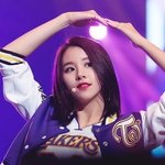 요새 브이넥이 왜케 이뻐보이냐