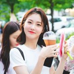 <b>신예</b>은 팬들 손 편지 받고 기뻐하는거 봐