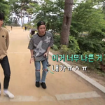 뒤로 걷는 스탭을 본 아이돌