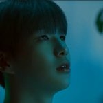 [강다니엘] [KT티저] 강다니엘, 그의 얼굴에 비친 붉은 그림자의...