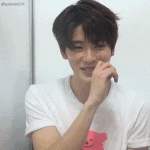 도서관에서 옆자리 남자 이어폰소리가 다 <b>새서</b> 화냈다