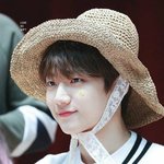 미래를 보는 것 같은 <b>남</b>돌