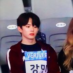 [댓글부탁해] <b>강민</b>이 이러고 멍때리고 있다 ㅋㅋㅋㅋ