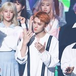 [EXO] 오세훈이 <b>우월</b>하긴 하나봐 옆에 여돌 흘깃거리는거 왤케웃기지...