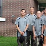 [EXO] 도경수 비율 딸리긴 한가봐 옆에 일반인 <b>피지컬</b>이랑 <b>차이</b>보소