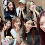 [모두드루와] 오늘자 로켓<b>펀치</b>&amp;김채원 권은비