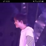 [EXO] 백현이 넘어졌는데 경수 웃는 거 ㅋㅋㅋㅋ