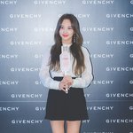 <b>나연</b>vs유나