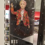 [방탄소년단] 여긴 미국, 마트에 <b>진열</b>된 BTS들