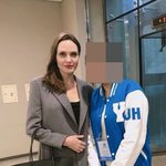 [댓글부탁해] <b>헐리</b>웃 배우 엄마 친구랑 사진 찍는 연대 학생들