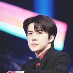 [EXO] 돌아간 턱과 짓눌린 얼굴만 보이는 세훈