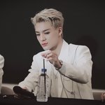 어떻게 이 얼굴을 깔 생각을 하지