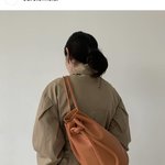 선생님들 친구 생일선물 할 가방 좀 봐주시믄 안될까요?ㅜㅜ