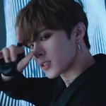 [프듀X] 김우석 뮤비 티저 손톱 <b>칠</b>한거봐