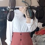 이 치마위에 뭐입어야해 <b>패고</b> 살려줘