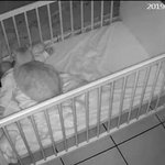 [댓글부탁해] 애기가 밤마다 울어서 <b>cctv</b>설치한 부모