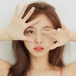트와이스 <b>나연</b>이 첫 단독 화보에서 신은 뮬운동화