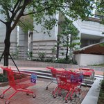 마트카트도둑은 동네를 가리지 않네요