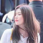 쉽게 스쳐 지나가기 힘든 <b>여</b><b>돌</b>