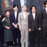 포스터 <b>재연</b>하는 타지옥 배우들