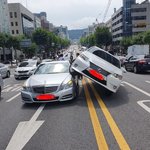 [댓글부탁해] 어제자 <b>의문</b>의 교통사고