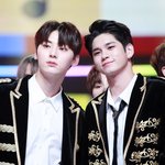 똑같은 니트 입은 <b>개안</b>즈