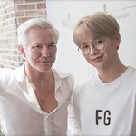 강다니엘 짹에 감독님이랑 같이 찍은 짤 <b>화질</b> 업!된거 주워옴ㅋㅋㅋㅋㅋ