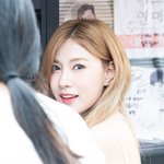 주변이 알아서 환해지는 <b>여</b><b>돌</b>