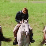 [EXO] 준면이 <b>백마</b> 타고 꼼지락 왤케 귀엽냐