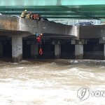 서울 관악구서 불어난 <b>강물</b>에 1명 고립됐다 구조