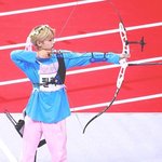 '큐피드'의 <b>환생</b>인 듯 활 잡은 아이돌