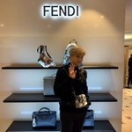 [강다니엘] <b>펜디</b> 매장 남자직원분 인별