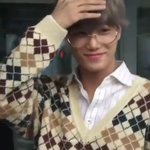 [EXO] 종인이 바람에 앞머리 <b>사수</b>하는 영상봤나ㅋㅋㅋ