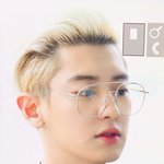 [EXO] 찬열이 오늘 안경이랑 가방 특이하다