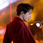 춤출때 걸리적거리는 거 다 없애버리는 남돌