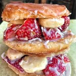 세상 화려함 자랑하는 <b>도넛</b>