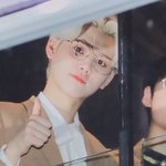 어제자 더쇼 <b>착장</b>