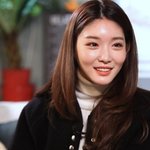 <b>청하</b> 이런 표정일때 너무 반전매력이야