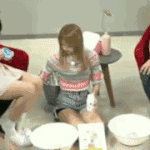 리사를 지 <b>시녀</b>처럼 쓰네ㅋㅋㅋ