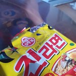 <b>오뚜기</b> 진라면에서 구더기 니왔어요...