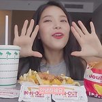 <b>솔라</b> 인앤아웃 버거 먹방