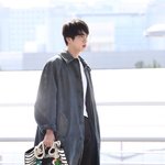 [방탄소년단] 석진이 몰타가방들고가네