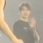 [EXO] 준면이가 가짜칼로 배 찌르고 세훈이가 <b>인사</b>함ㅋㅋㅋㅋㅋ