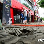 서울 여의도<b>역</b> 출구 <b>앞</b> 인도 침하