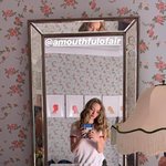 신작 촬영 중인 아만다 사이프리드